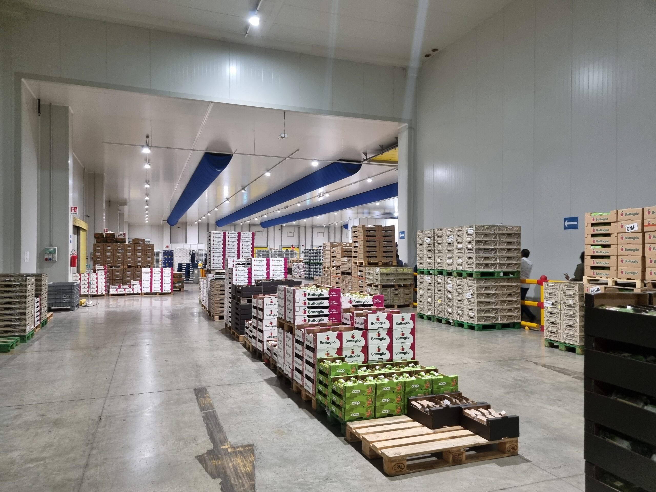 Urban logistics market photo scaled